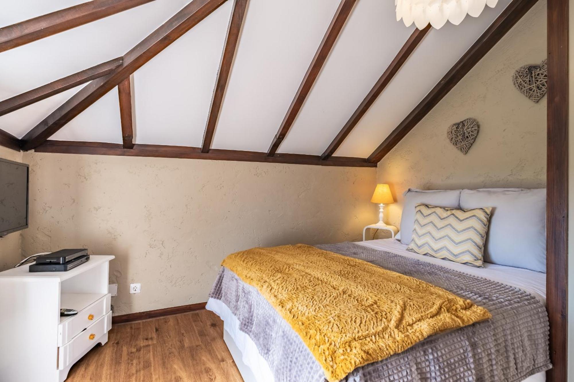 Sao Jorge Cottage - By Wehost Santana  Exteriör bild